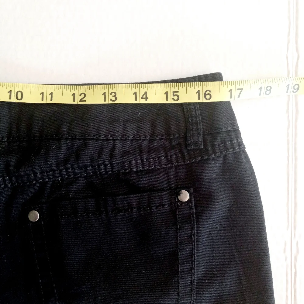 Boom Boom Jeans size 11 women's shorts black with embedded design